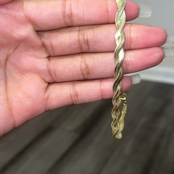 #96 Gold Plated Twisted Herringbone bracelet - Picture 8 of 8